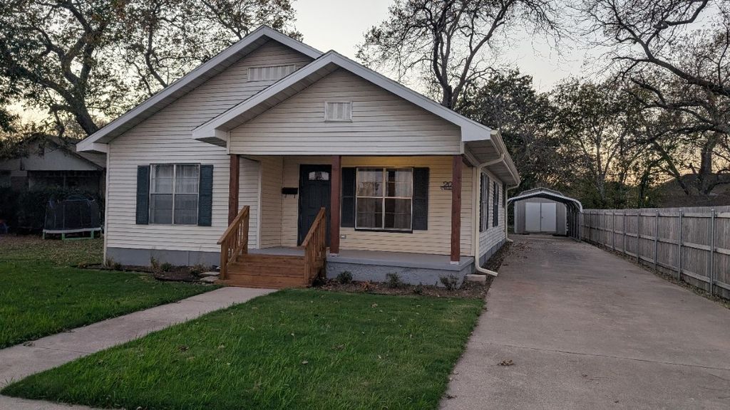 206 S Washington Street, West, TX 76691