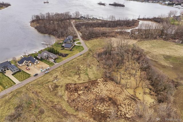 4151 Whitney Avenue, Fenton Charter Township, MI 48451