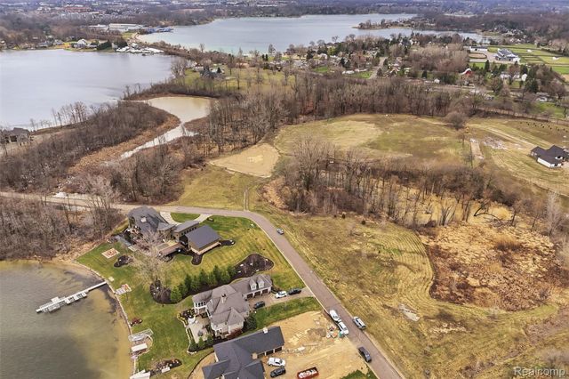 4151 Whitney Avenue, Fenton Charter Township, MI 48451