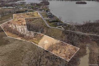 4151 Whitney Avenue, Fenton Charter Township, MI 48451