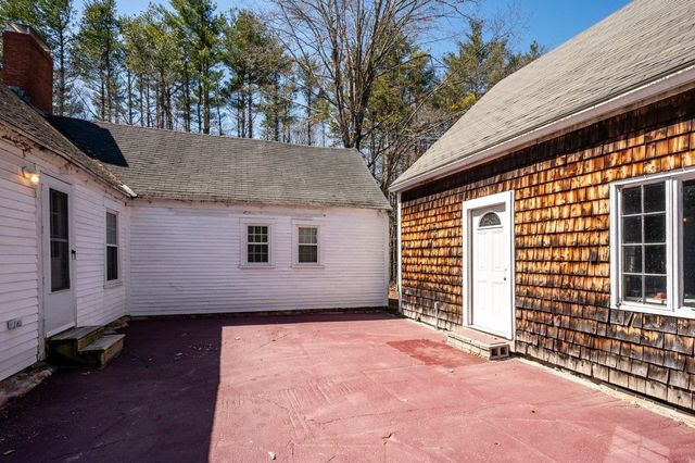 5 McDaniel Road, Nottingham, NH 03290