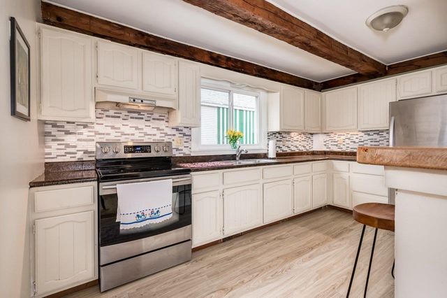 5 McDaniel Road, Nottingham, NH 03290