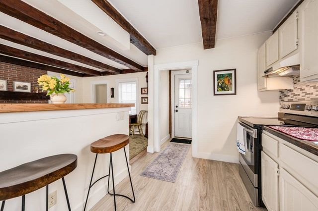 5 McDaniel Road, Nottingham, NH 03290