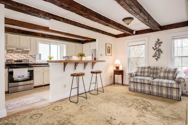 5 McDaniel Road, Nottingham, NH 03290