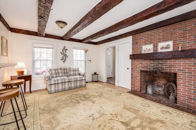 5 McDaniel Road, Nottingham, NH 03290