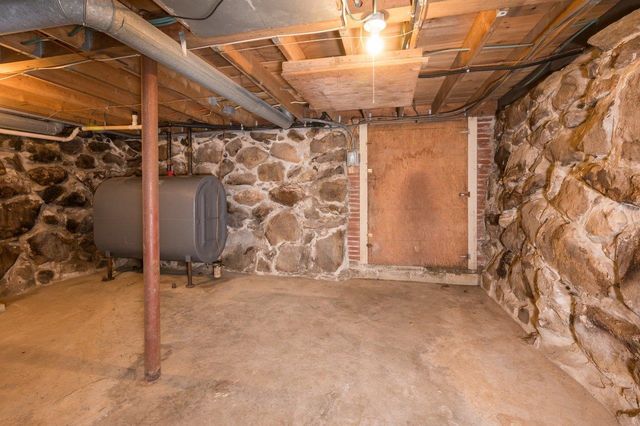 5 McDaniel Road, Nottingham, NH 03290