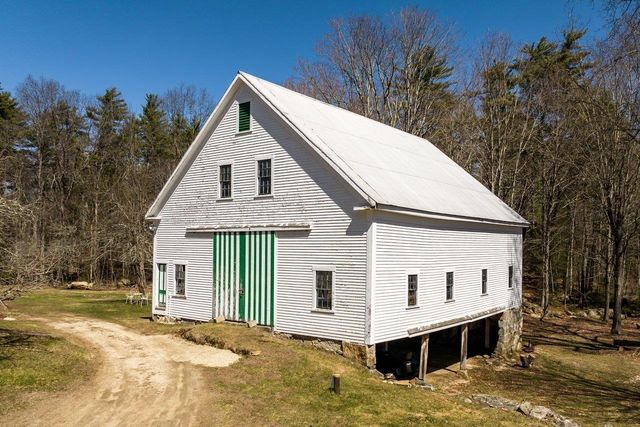 5 McDaniel Road, Nottingham, NH 03290