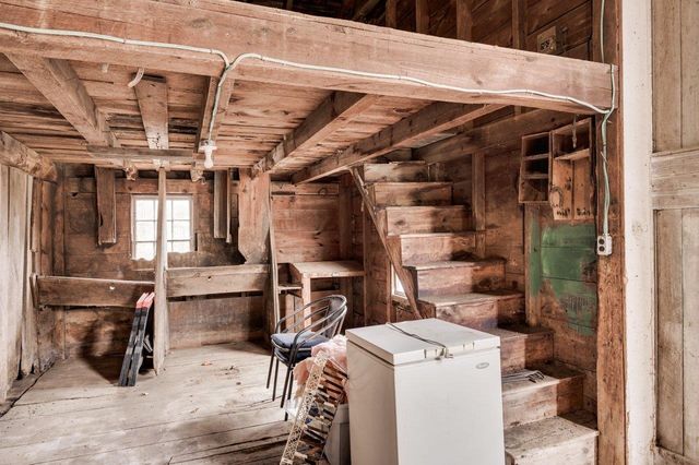 5 McDaniel Road, Nottingham, NH 03290