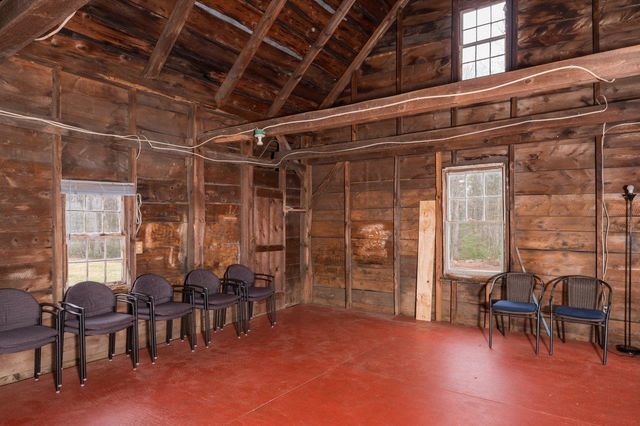 5 McDaniel Road, Nottingham, NH 03290