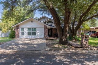 704 E 16th ST, Cameron, TX 76520