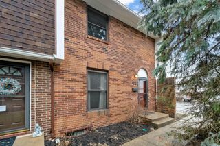 1904 Willoway Circle S, Columbus, OH 43220