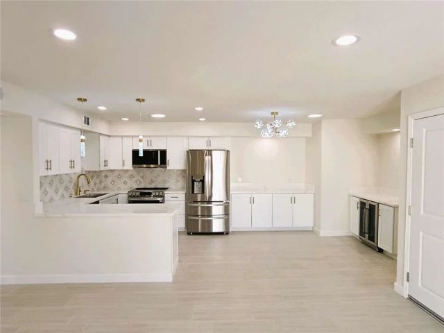 3028 Sunflower Circle East, Palm Springs, CA 92262