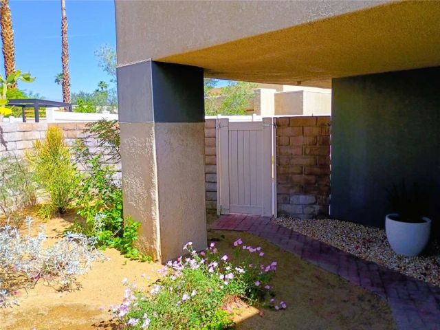 3028 Sunflower Circle East, Palm Springs, CA 92262