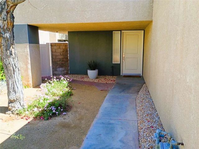 3028 Sunflower Circle East, Palm Springs, CA 92262