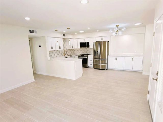 3028 Sunflower Circle East, Palm Springs, CA 92262