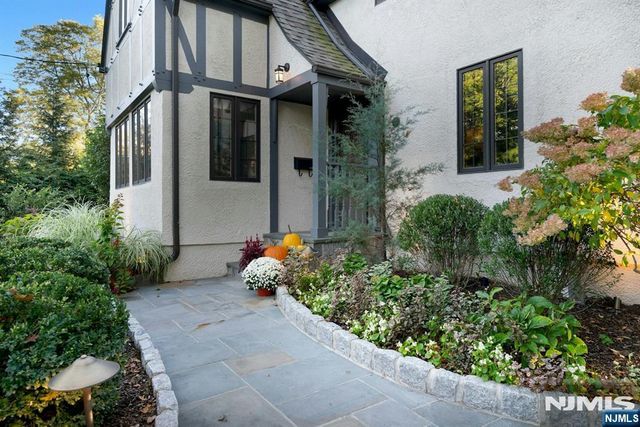 15 Gilbert Road, Ho-ho-kus, NJ 07423