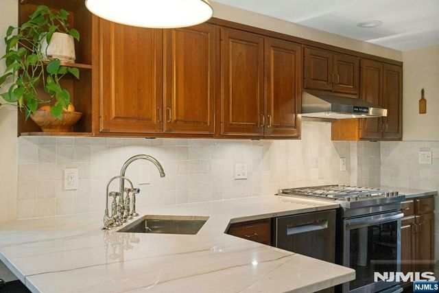 15 Gilbert Road, Ho-ho-kus, NJ 07423