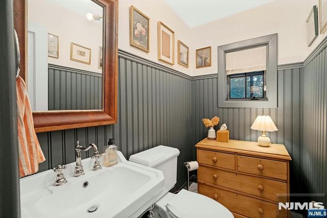 15 Gilbert Road, Ho-ho-kus, NJ 07423