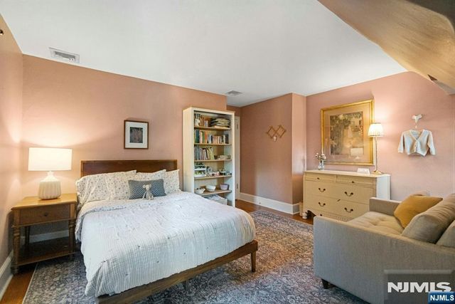 15 Gilbert Road, Ho-ho-kus, NJ 07423