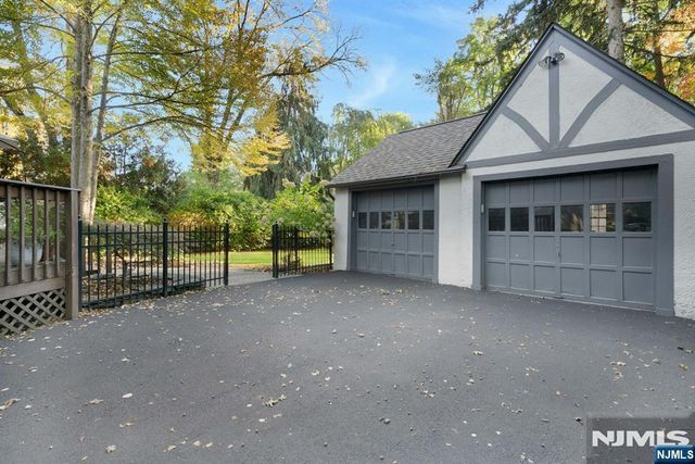 15 Gilbert Road, Ho-ho-kus, NJ 07423