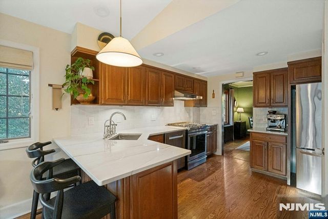 15 Gilbert Road, Ho-ho-kus, NJ 07423