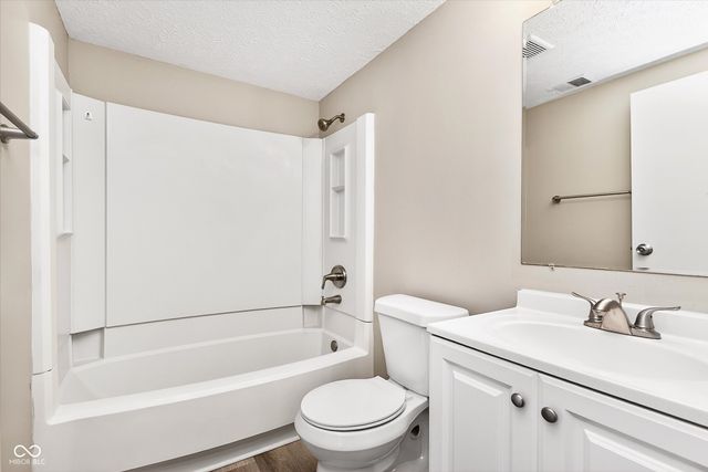 5535 Freedom Court, Indianapolis, IN 46254