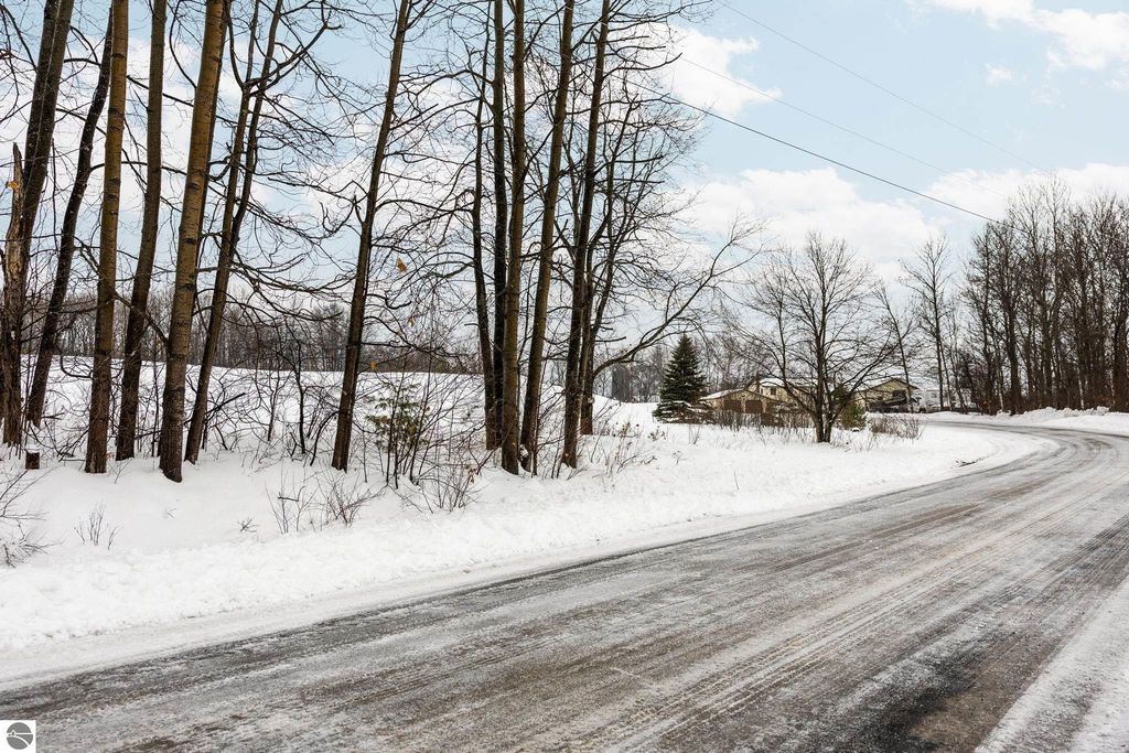 Image 15 of property listing at 9756 SW Deibert Road, South Boardman, MI 49680