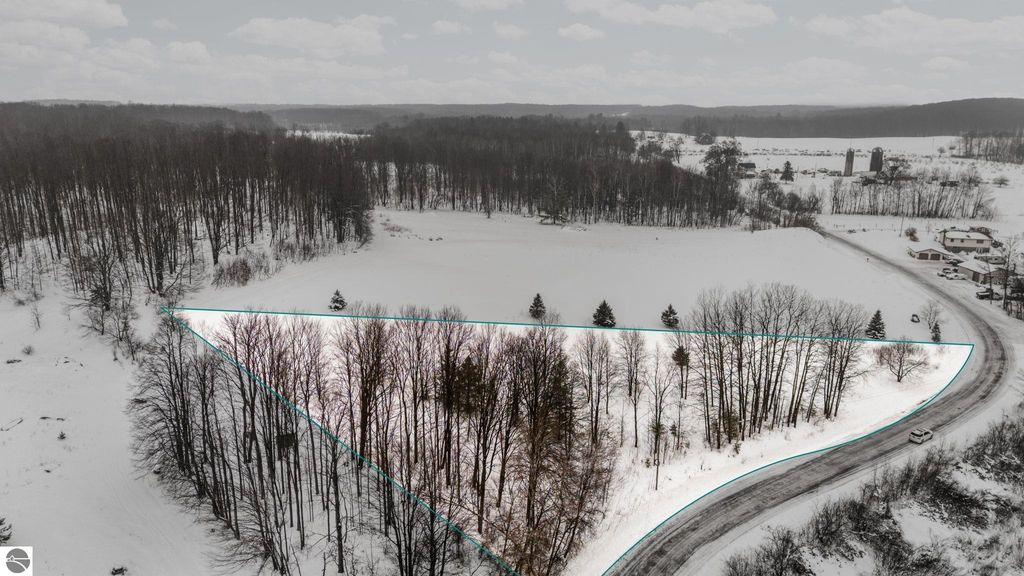 Image 2 of property listing at 9756 SW Deibert Road, South Boardman, MI 49680