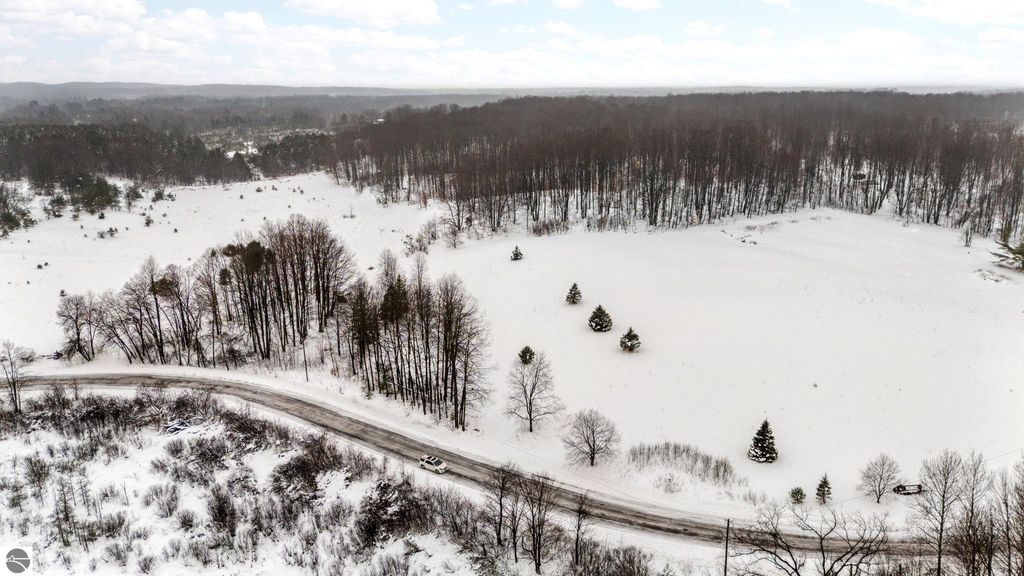 Image 4 of property listing at 9756 SW Deibert Road, South Boardman, MI 49680