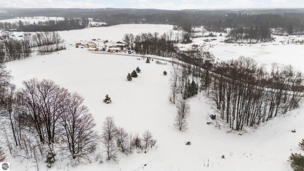 Image 7 of property listing at 9756 SW Deibert Road, South Boardman, MI 49680