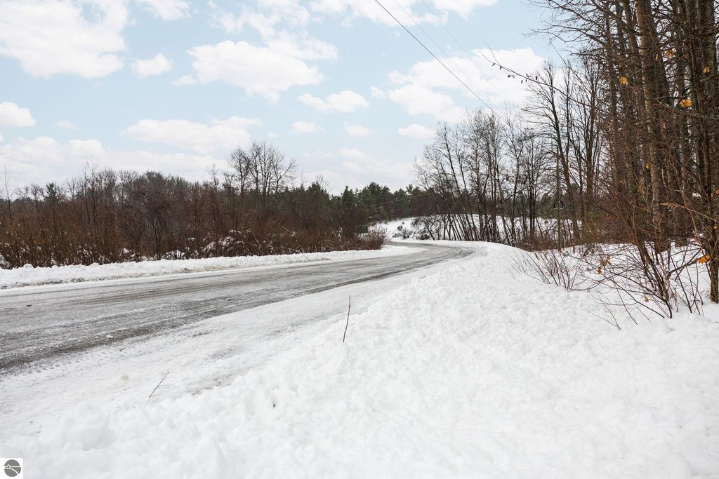 Image 9 of property listing at 9756 SW Deibert Road, South Boardman, MI 49680