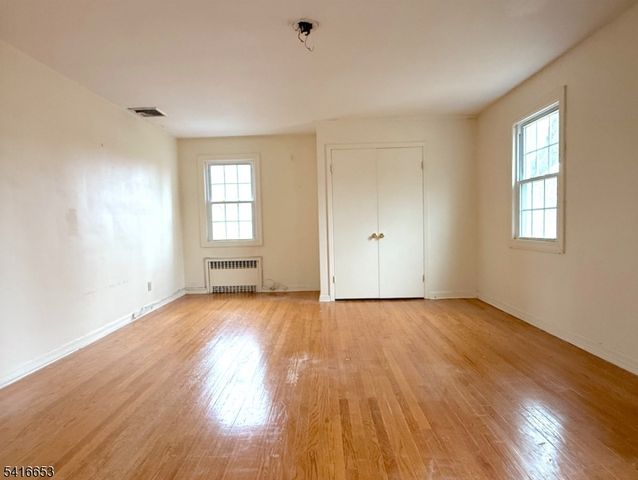 34 Howard St, Verona Twp., NJ 07044