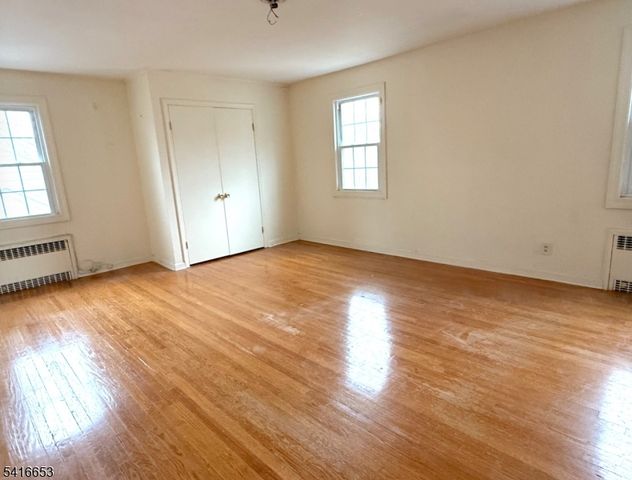 34 Howard St, Verona Twp., NJ 07044