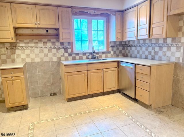 34 Howard St, Verona Twp., NJ 07044