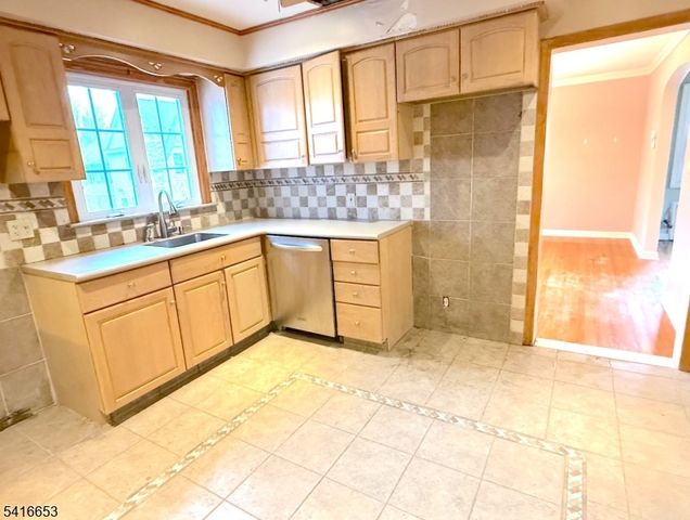 34 Howard St, Verona Twp., NJ 07044
