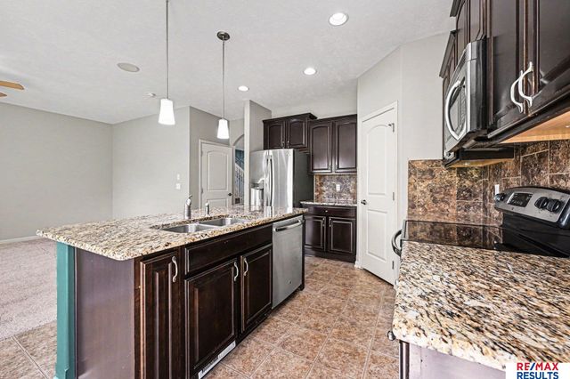 11171 Prospect Street, Papillion, NE 68046