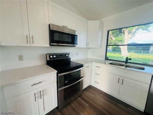 159 SE Santa Barbara PL, Cape Coral, FL 33990