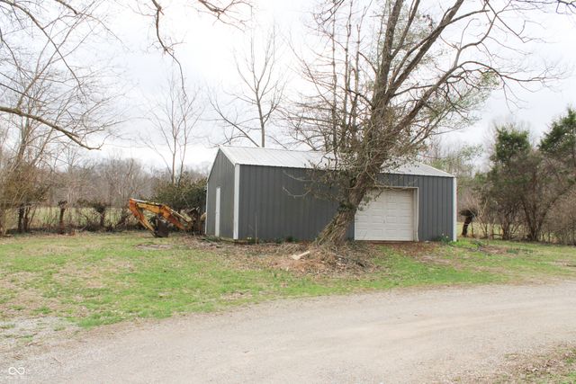 3320 E Private Road 140 N, North Vernon, IN 47265