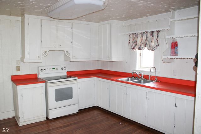 3320 E Private Road 140 N, North Vernon, IN 47265