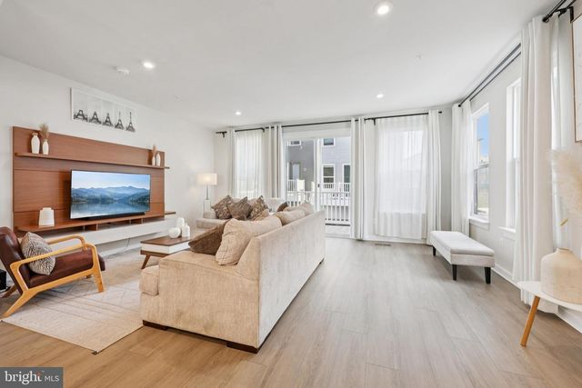 5601 HYATTSVILLE DR, Hyattsville, MD 20782