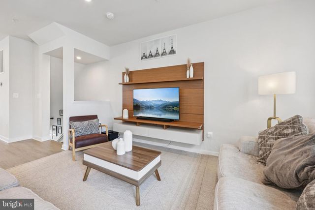 5601 HYATTSVILLE DR, Hyattsville, MD 20782