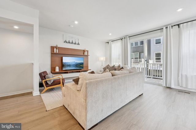 5601 HYATTSVILLE DR, Hyattsville, MD 20782