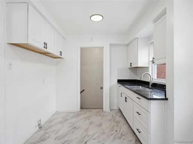 20271 Grandville Avenue, Detroit, MI 48219