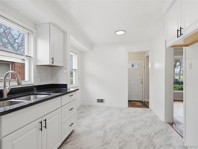 20271 Grandville Avenue, Detroit, MI 48219