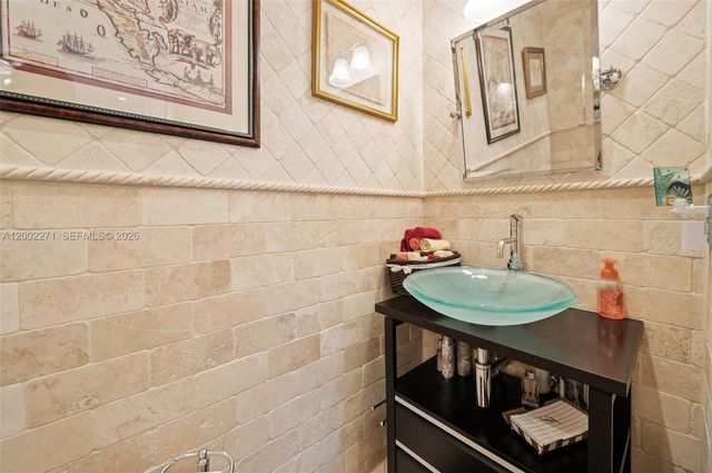 10740 SW 74th Ct, Pinecrest, FL 33156