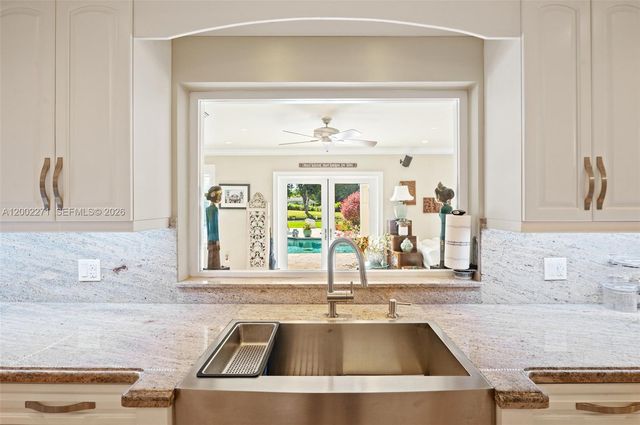 10740 SW 74th Ct, Pinecrest, FL 33156