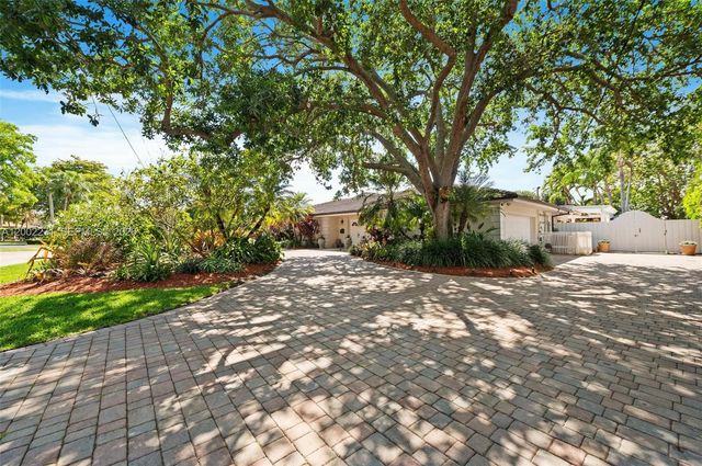 10740 SW 74th Ct, Pinecrest, FL 33156