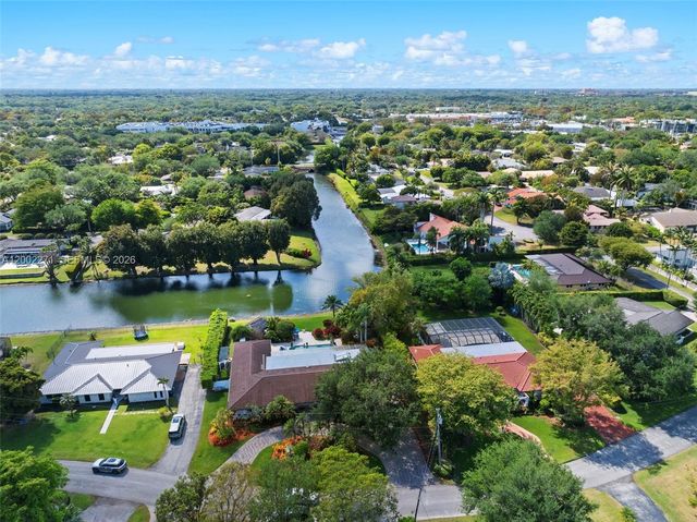 10740 SW 74th Ct, Pinecrest, FL 33156