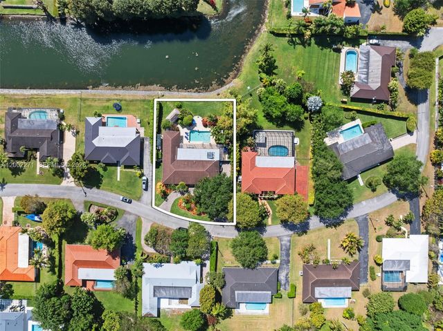 10740 SW 74th Ct, Pinecrest, FL 33156