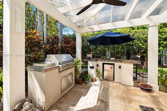 10740 SW 74th Ct, Pinecrest, FL 33156